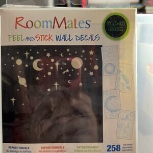 Roommates Peel and Stick Wall Decals Celestial Glow In the Dark Stars NWT